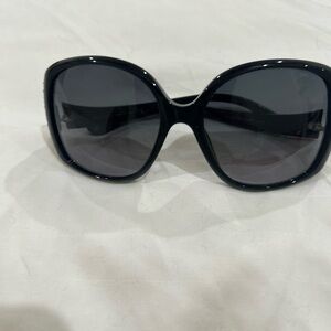 JIMMY CHOO. Sunglasses with Crystals embellishment
100% UVA and UVB protection
